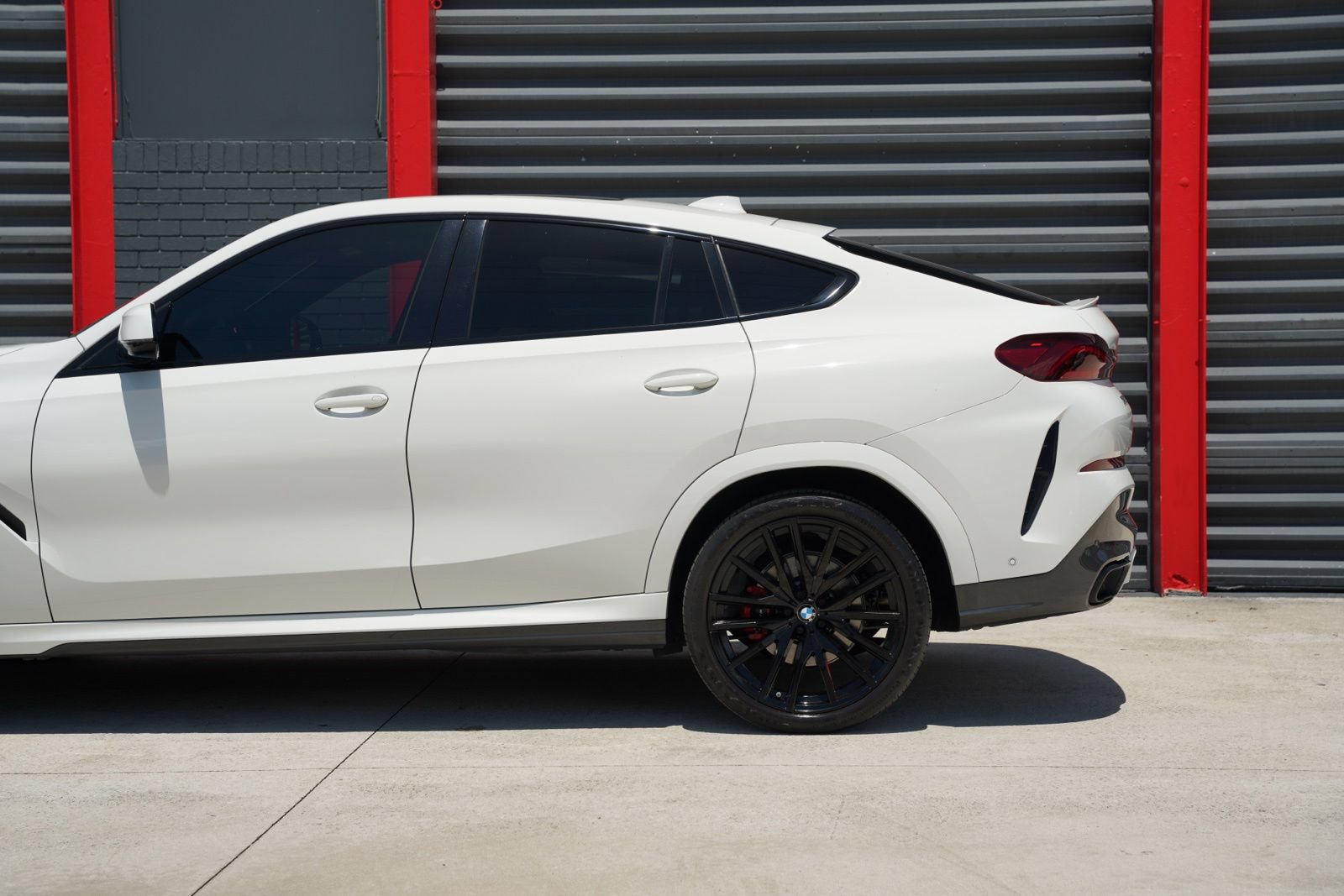 Used 2023 BMW X6 xDrive40i w/ M Sport Package AWD/4WD image 10