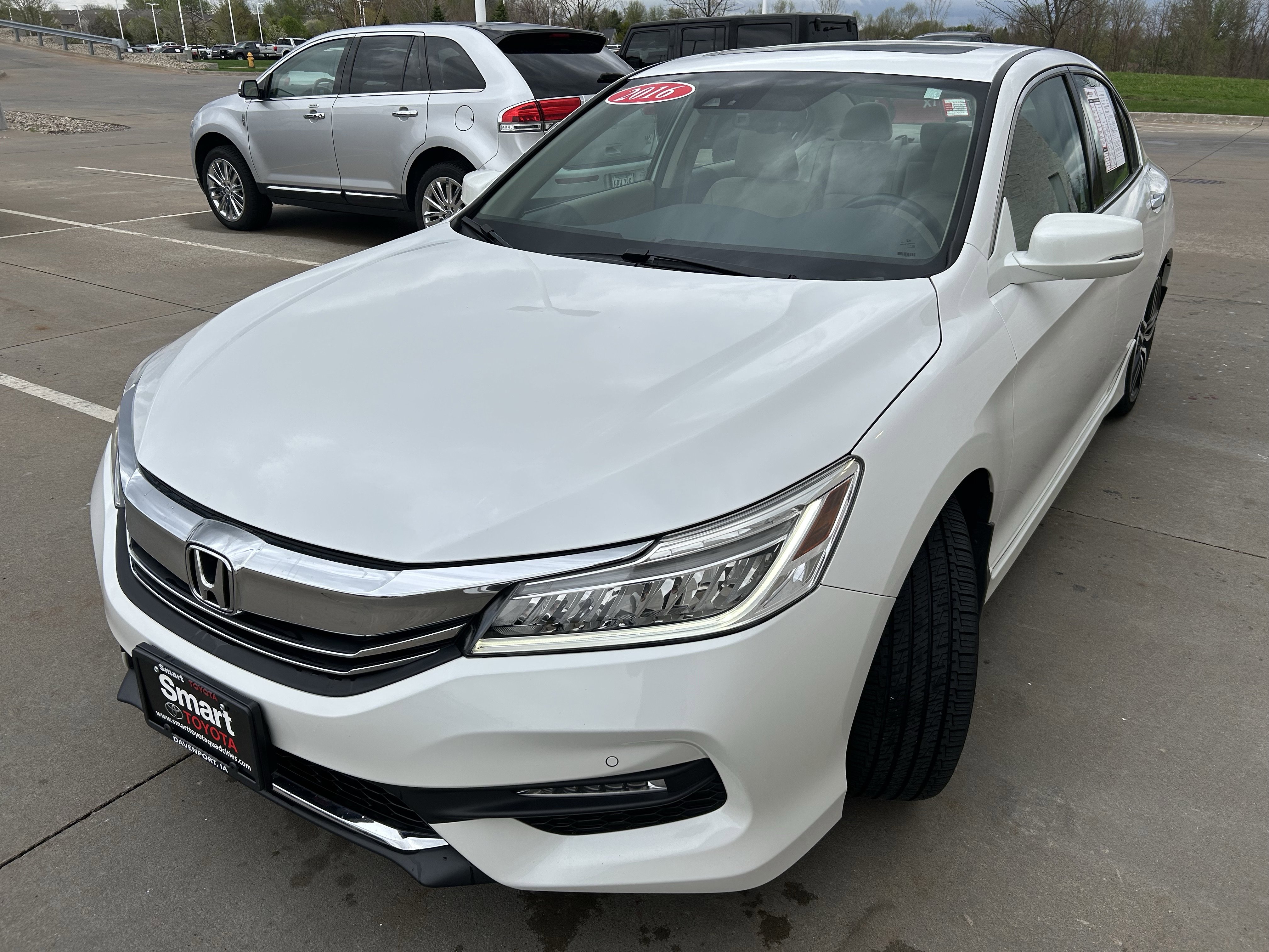 Used 2016 Honda Accord Touring image 3
