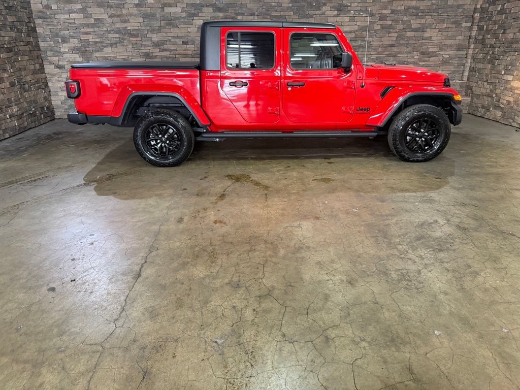 Used 2022 Jeep Gladiator Sport AWD/4WD image 4