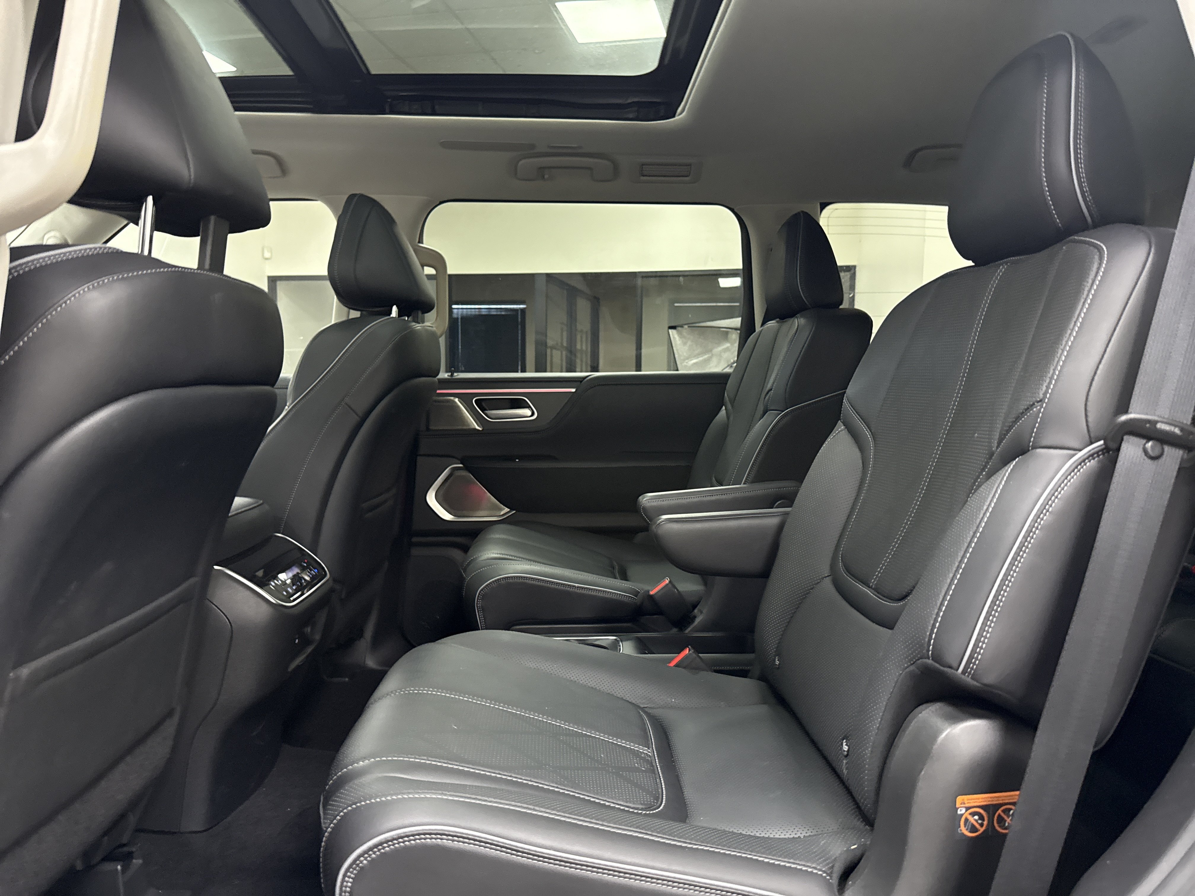 Certified 2025 INFINITI QX80 Sensory AWD/4WD image 15