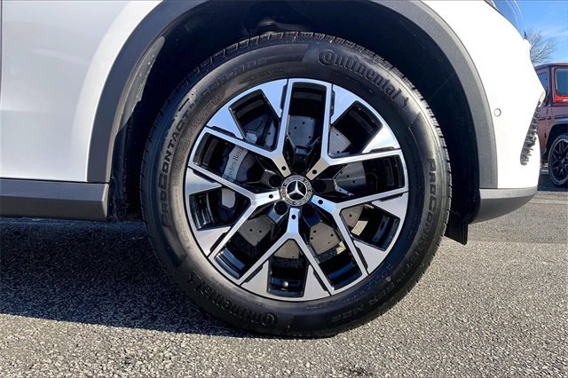 Used 2025 Mercedes-Benz GLC 350e 4MATIC image 9