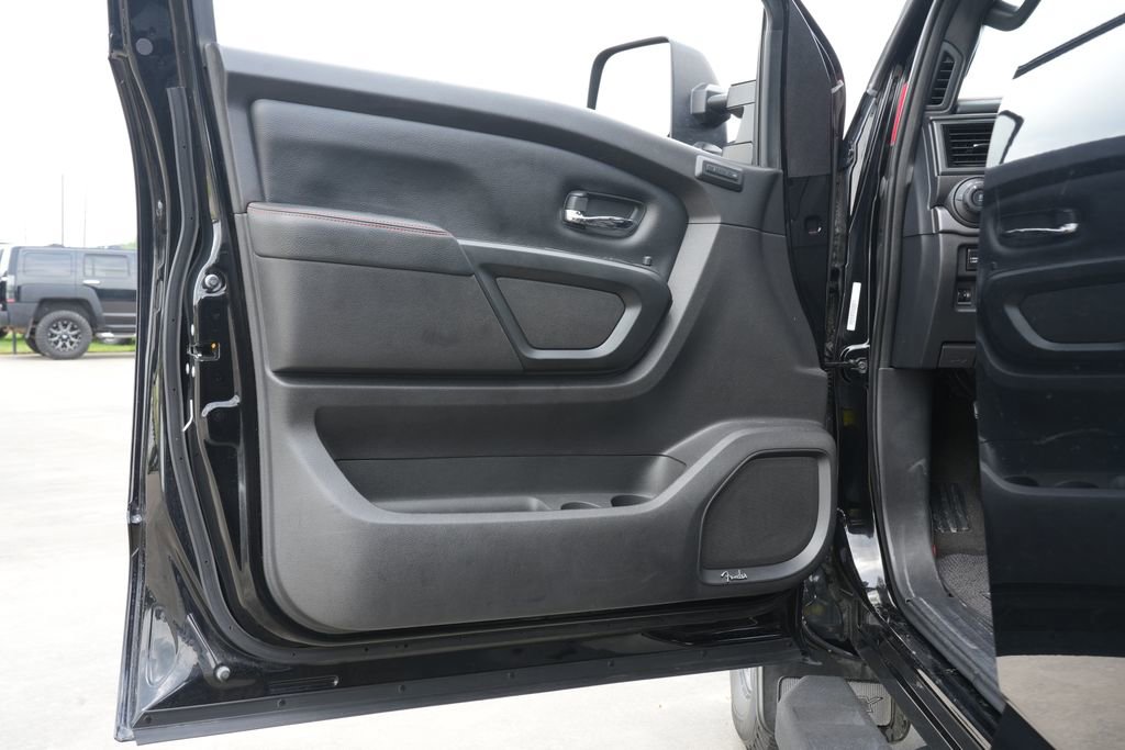 Used 2021 Nissan Titan PRO-4X w/ Pro-4x Convenience Package AWD/4WD image 16