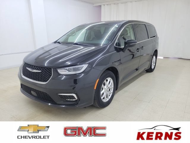 Used 2023 Chrysler Pacifica Touring-L FWD image 1