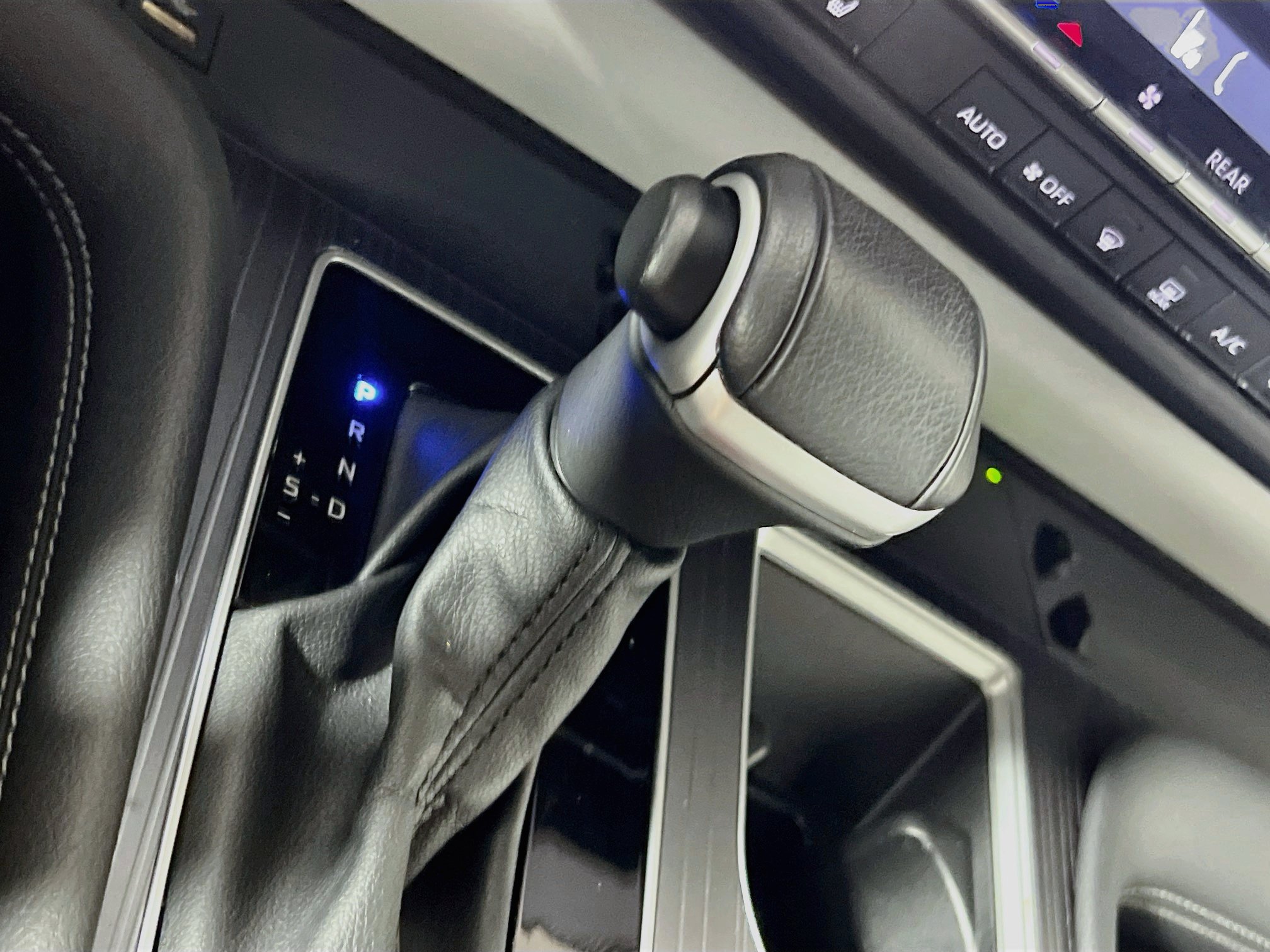 Used 2025 Toyota Sienna XLE FWD image 24