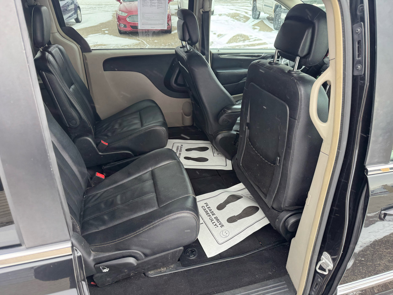 Used 2014 Chrysler Town & Country Touring image 13