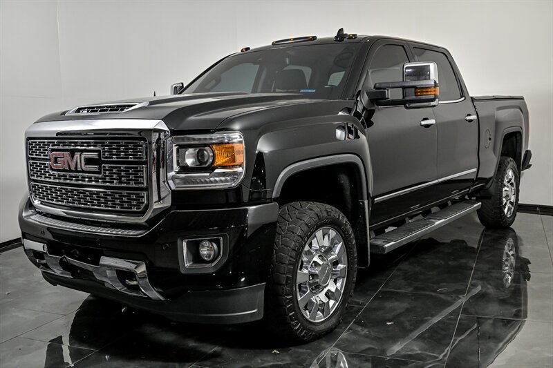 Used 2018 GMC Sierra 2500 Denali w/ Duramax Plus Package AWD/4WD image 5