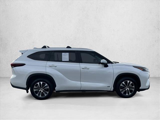 Certified 2025 Toyota Highlander XLE image 4
