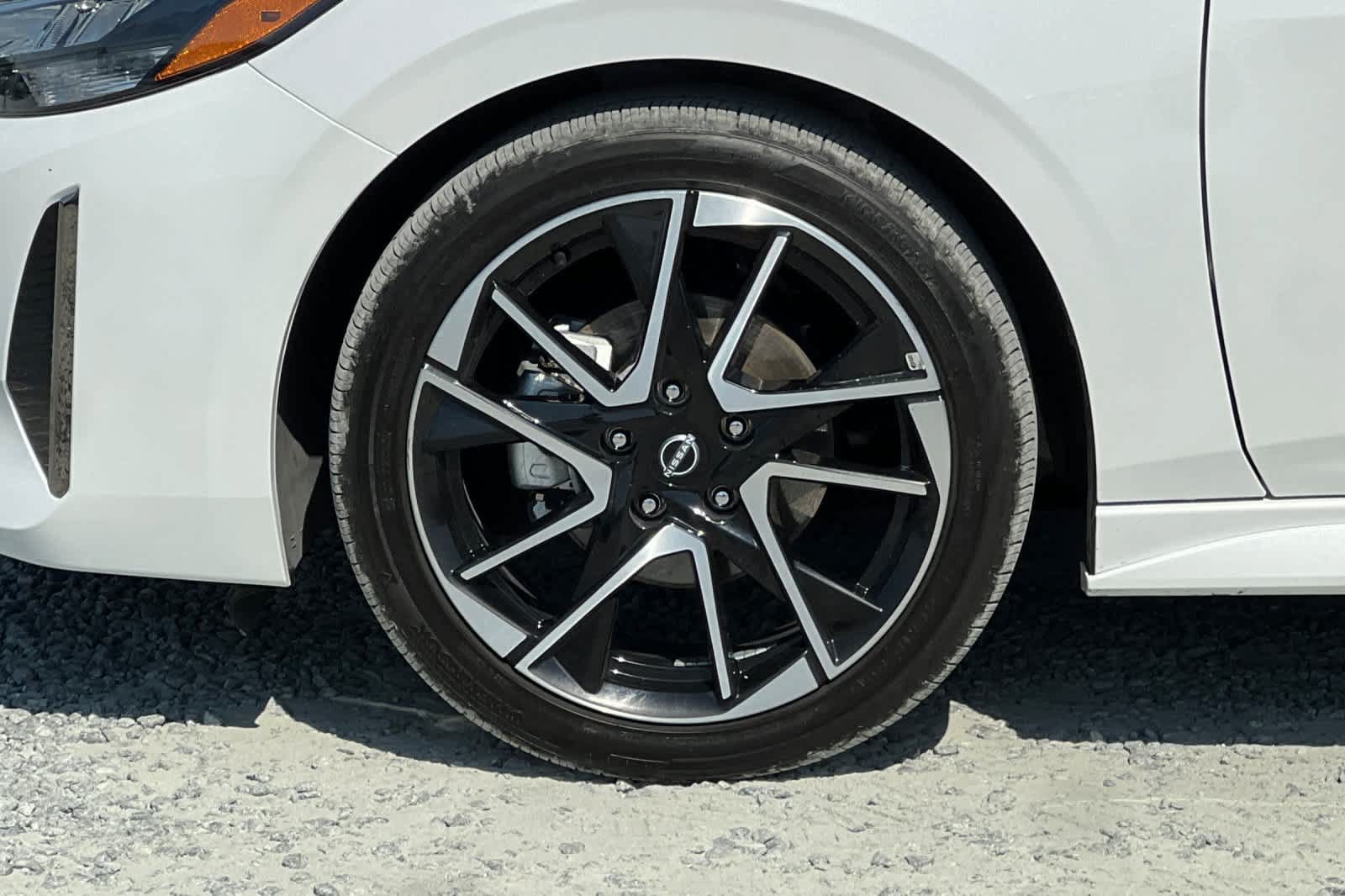 Certified 2025 Nissan Sentra SR FWD image 33