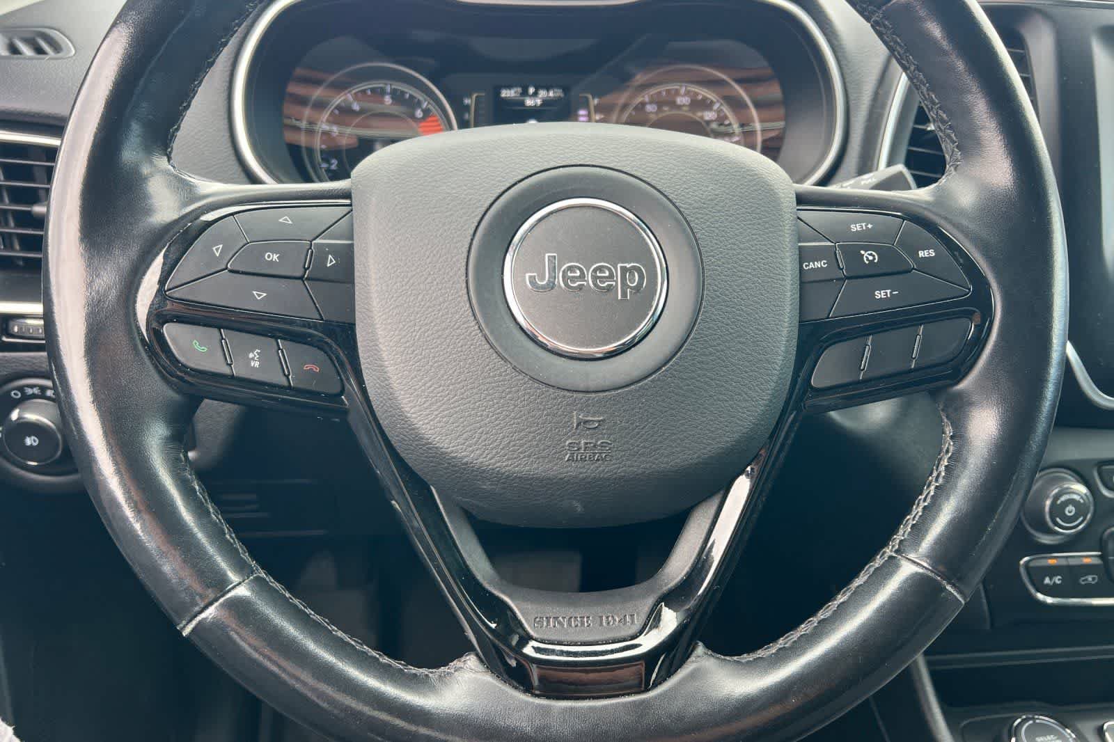 Used 2021 Jeep Cherokee Latitude Plus AWD/4WD image 25