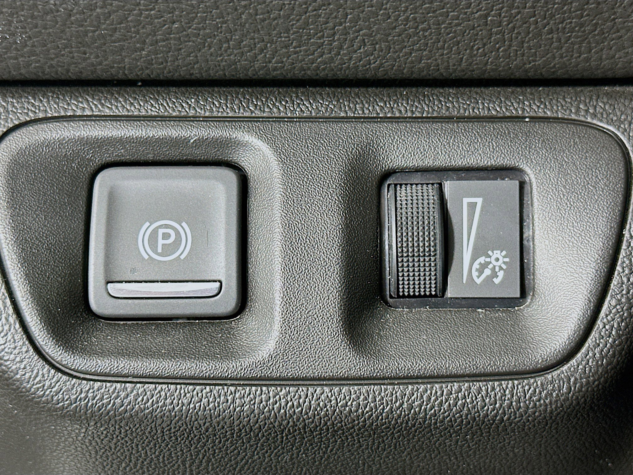 Used 2023 GMC Acadia SLT image 17