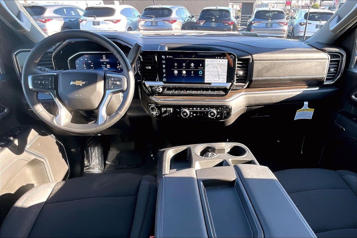 Used 2025 Chevrolet Silverado 3500 LT w/ Safety Package AWD/4WD image 13