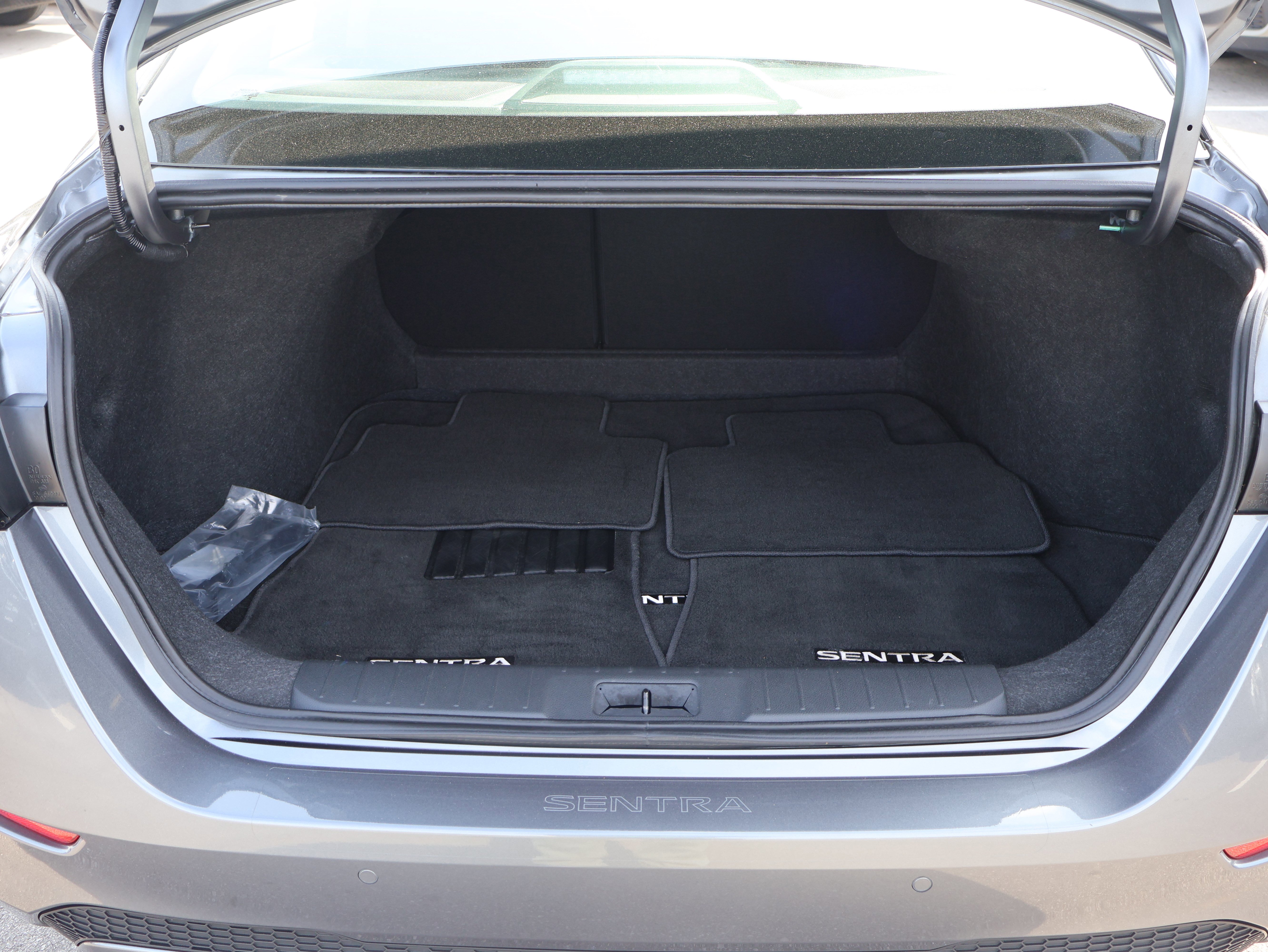 Used 2024 Nissan Sentra SV w/ Lighting Package image 15