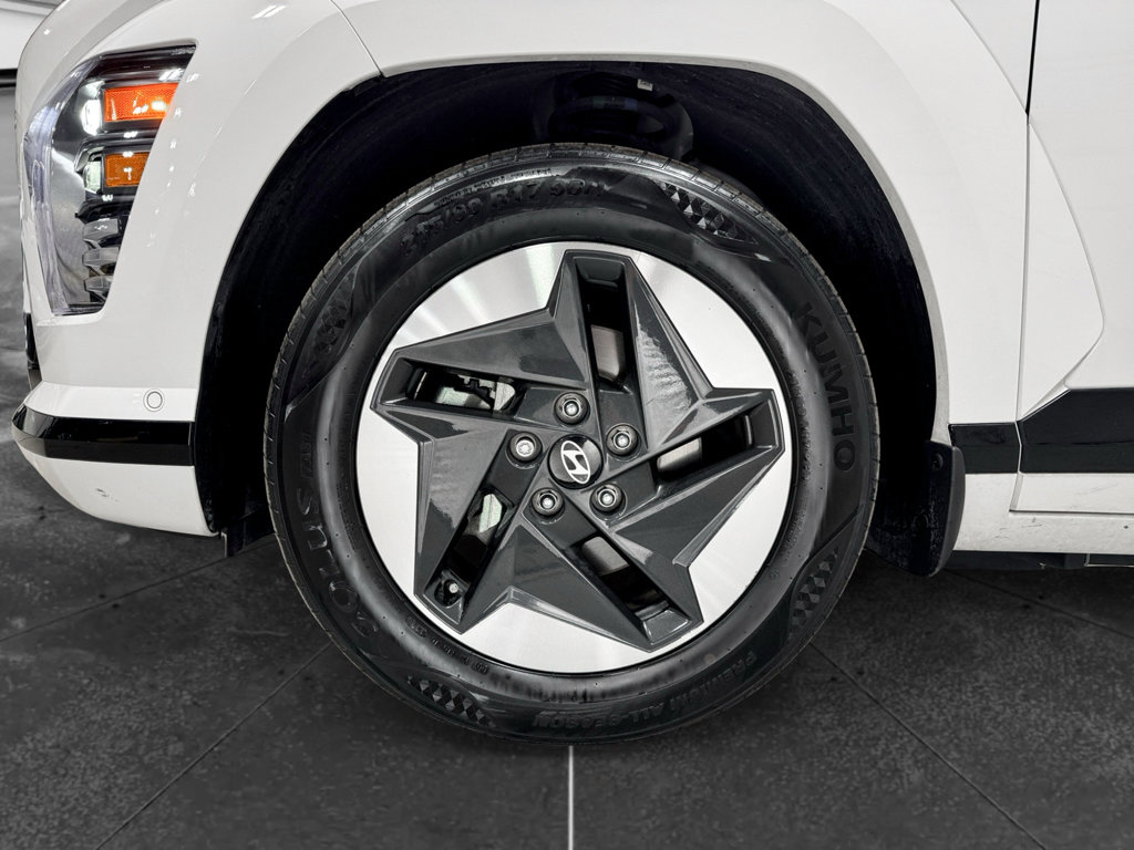 Used 2024 Hyundai Kona Limited FWD image 32