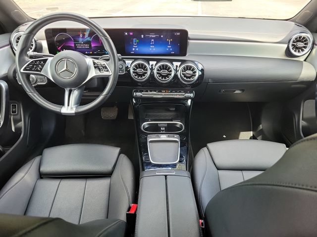 Used 2025 Mercedes-Benz CLA 250 image 17