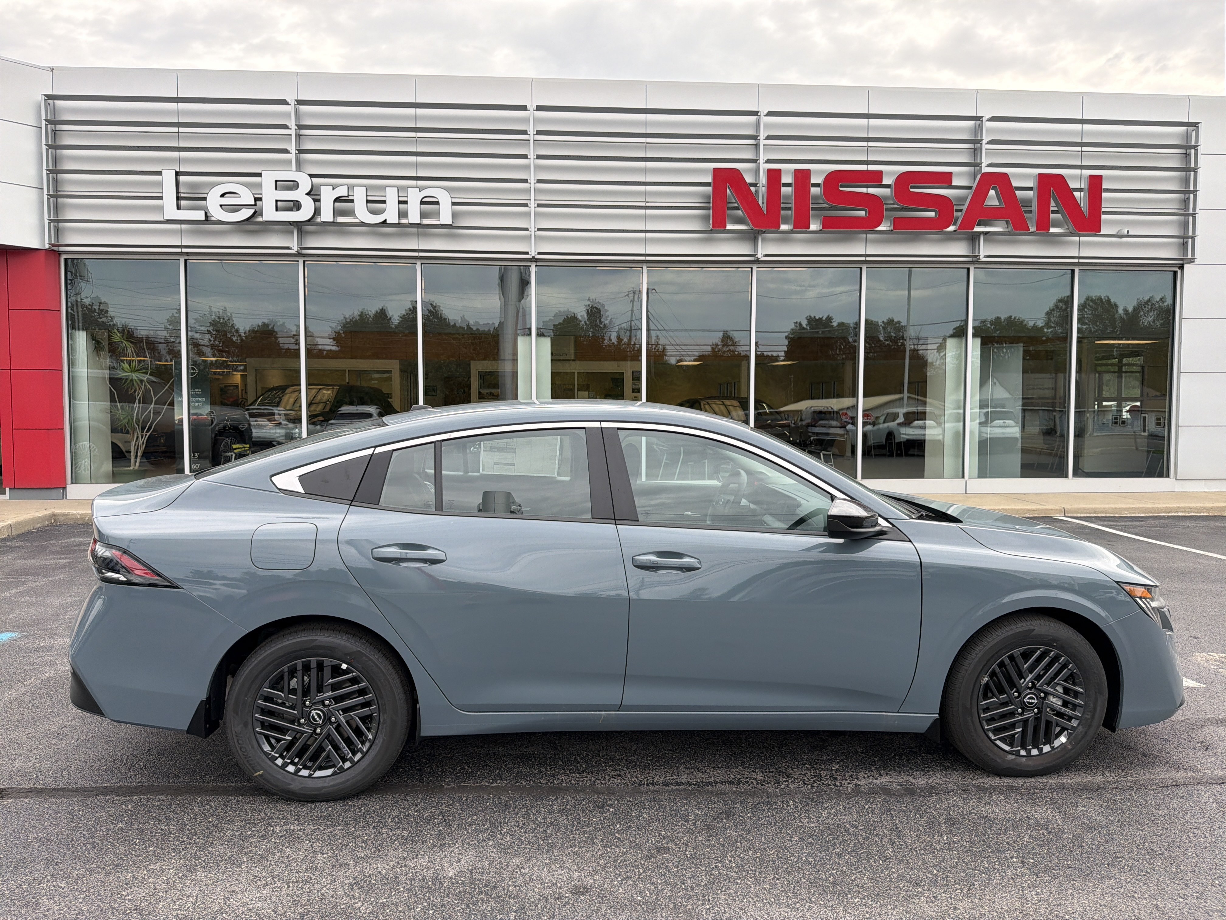 New 2027 Nissan Sentra SR w/ Floor Mat Package FWD image 1