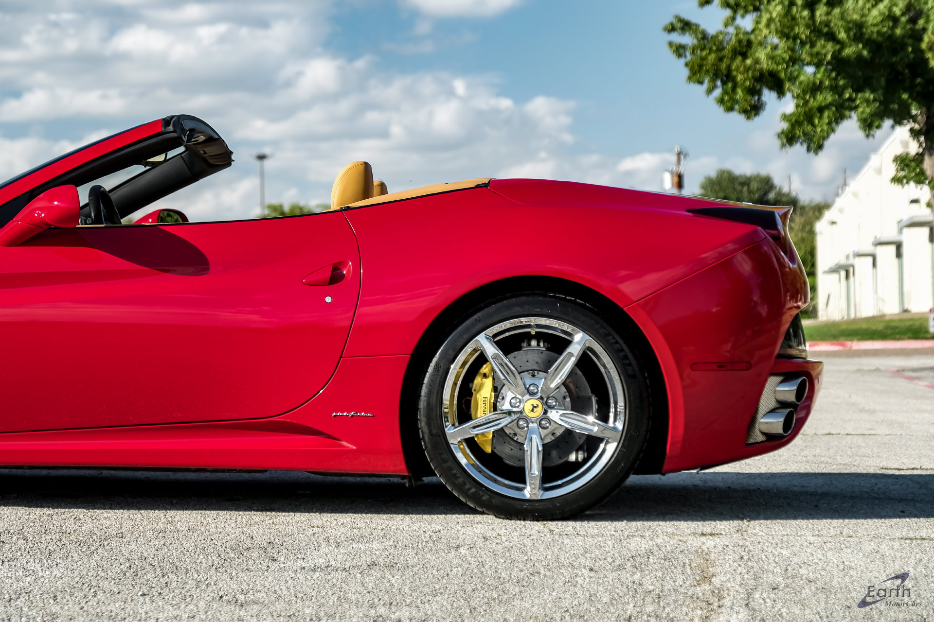 Used 2014 Ferrari California RWD image 10