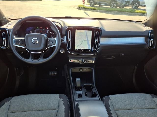 Used 2025 Volvo XC40 B5 Core image 5
