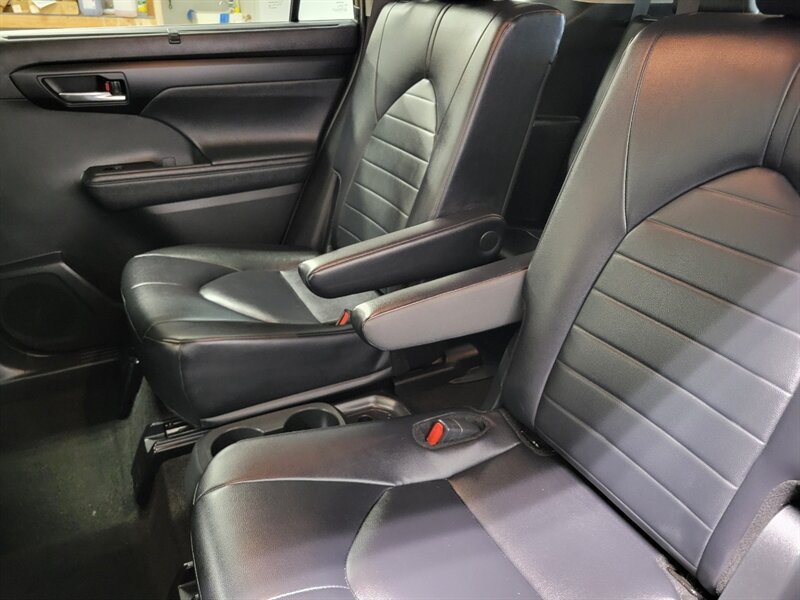 Used 2024 Toyota Highlander XLE AWD/4WD image 52