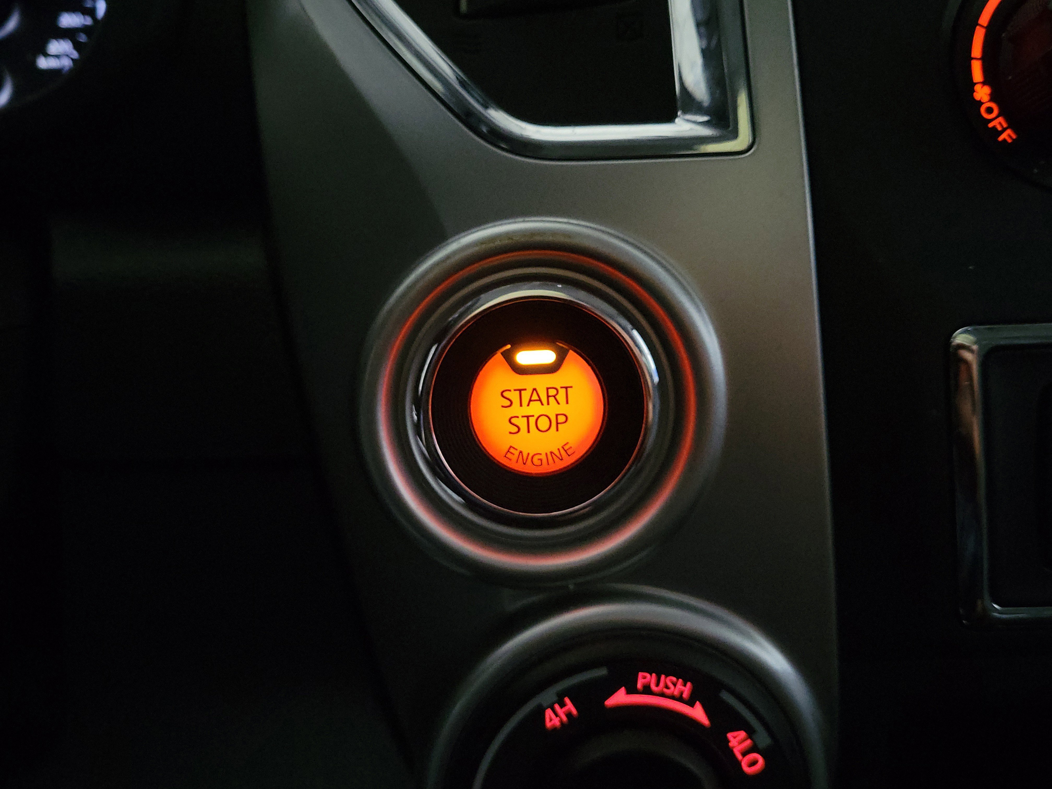 Used 2019 Nissan Titan SV image 27