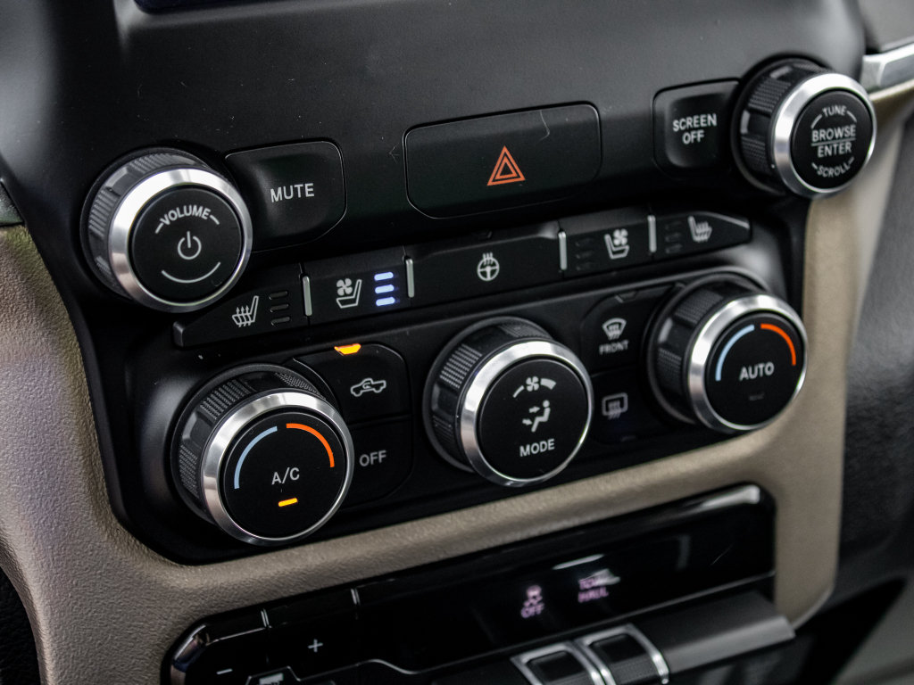 Used 2019 RAM 1500 Laramie AWD/4WD image 37