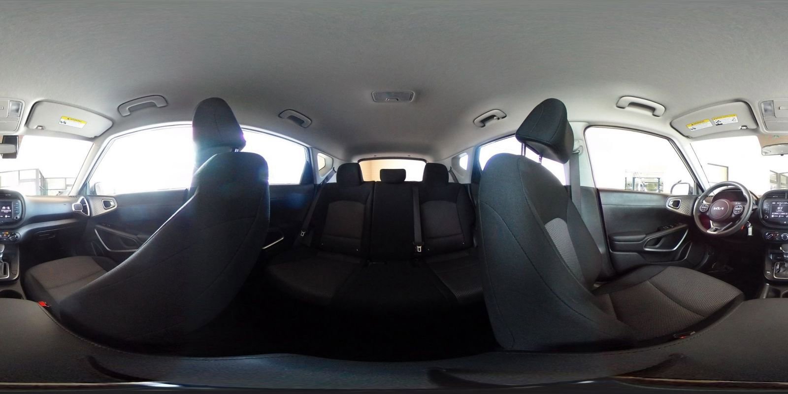 Used 2025 Kia Soul LX w/ LX Technology Package FWD image 40