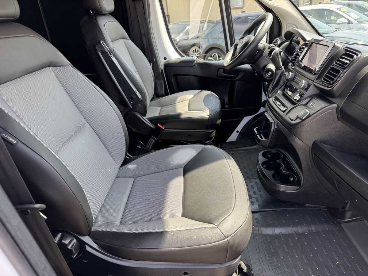 Used 2025 RAM ProMaster 2500 w/ Convenience Group FWD image 15