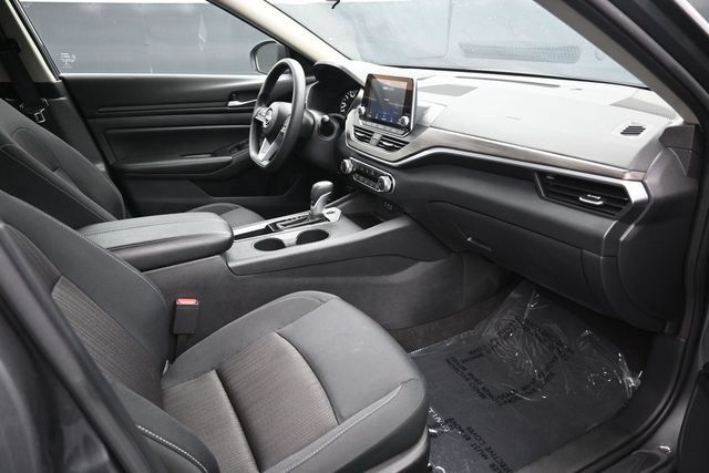 Used 2025 Nissan Altima 2.5 SV FWD image 18