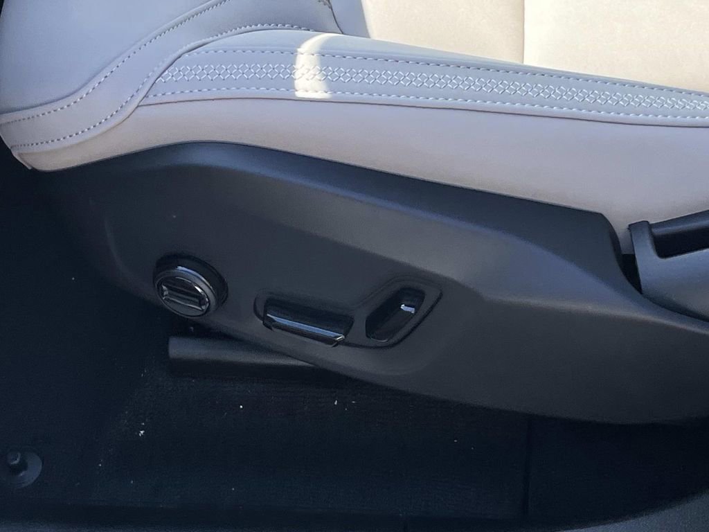 New 2026 Volvo XC60 B5 Plus w/ Protection Package Premier image 20