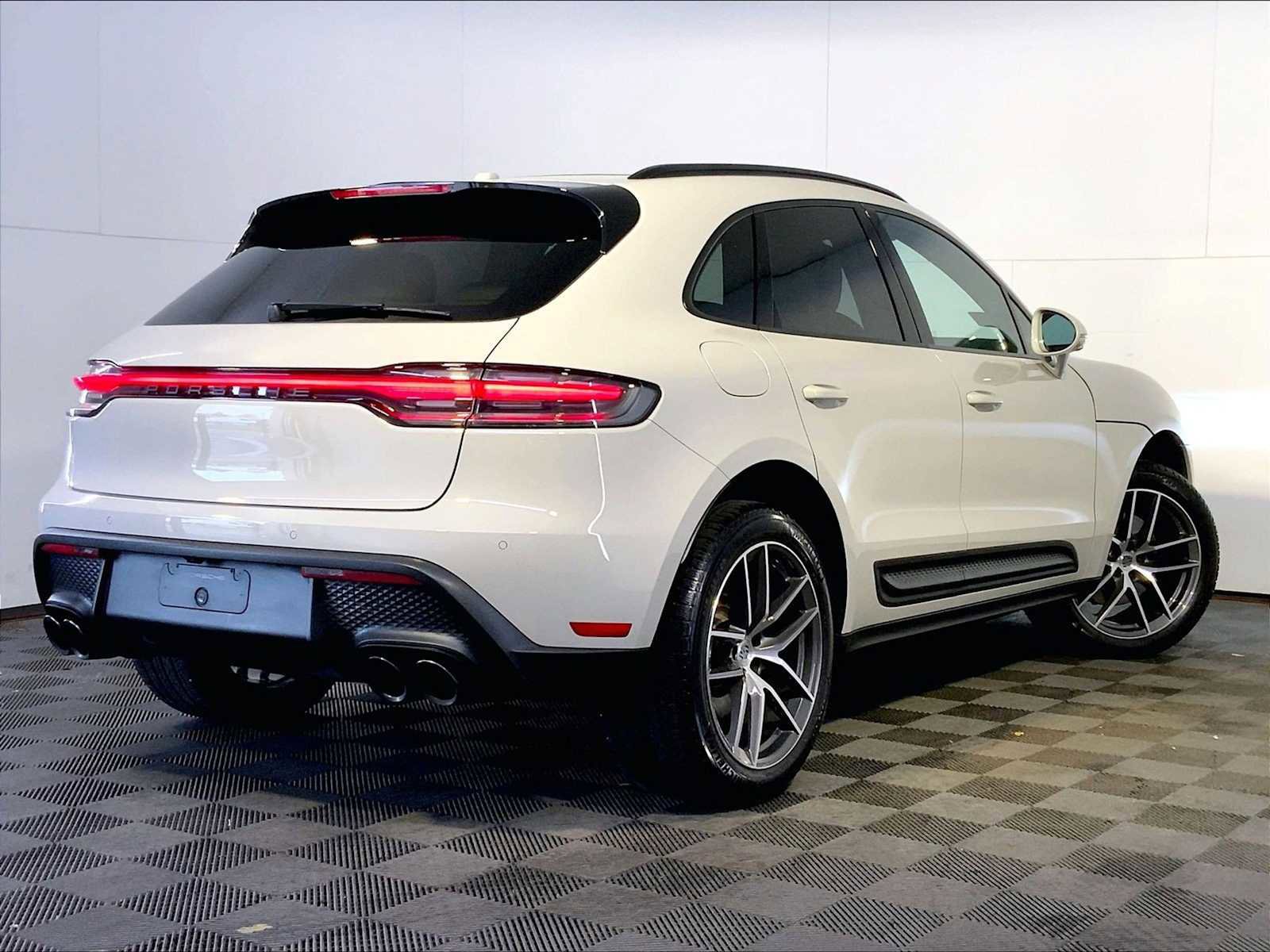 Certified 2026 Porsche Macan AWD/4WD image 7
