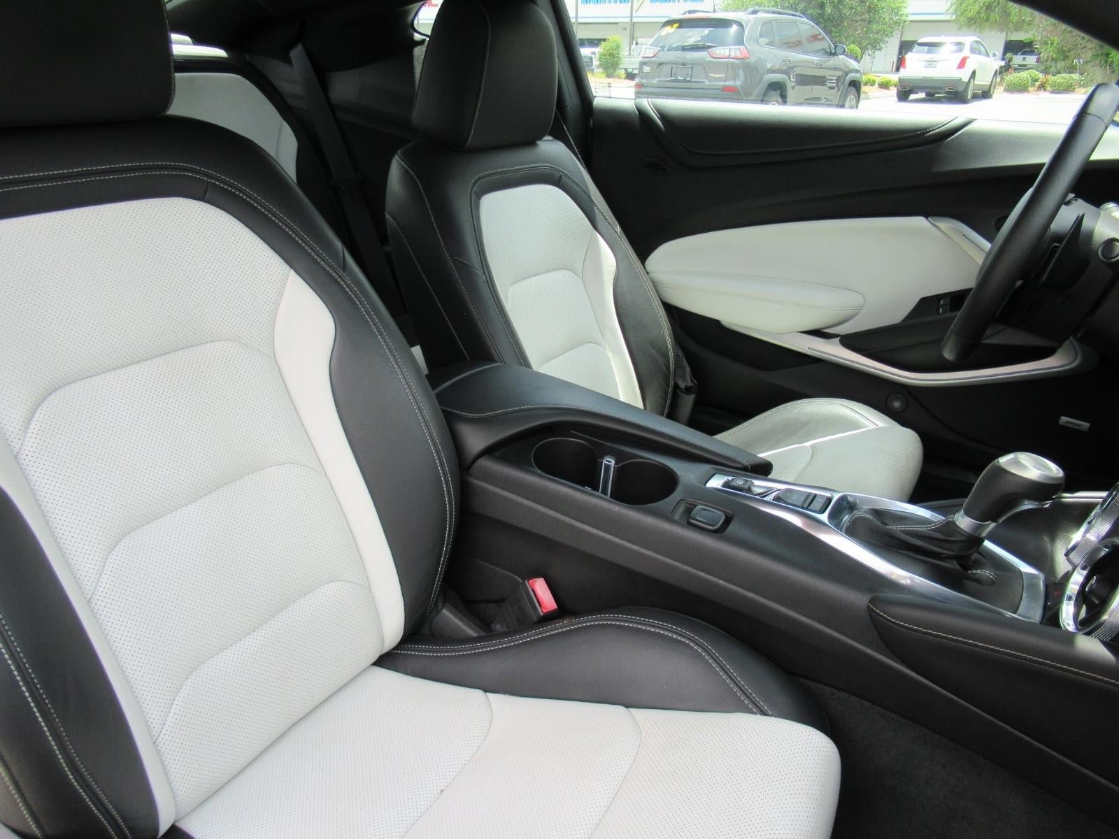 Used 2016 Chevrolet Camaro LT RWD image 9