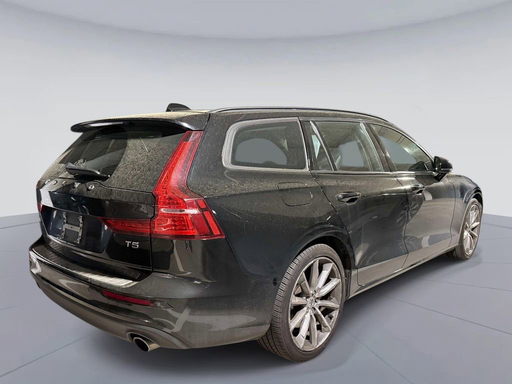Used 2020 Volvo V60 T5 Momentum FWD image 4