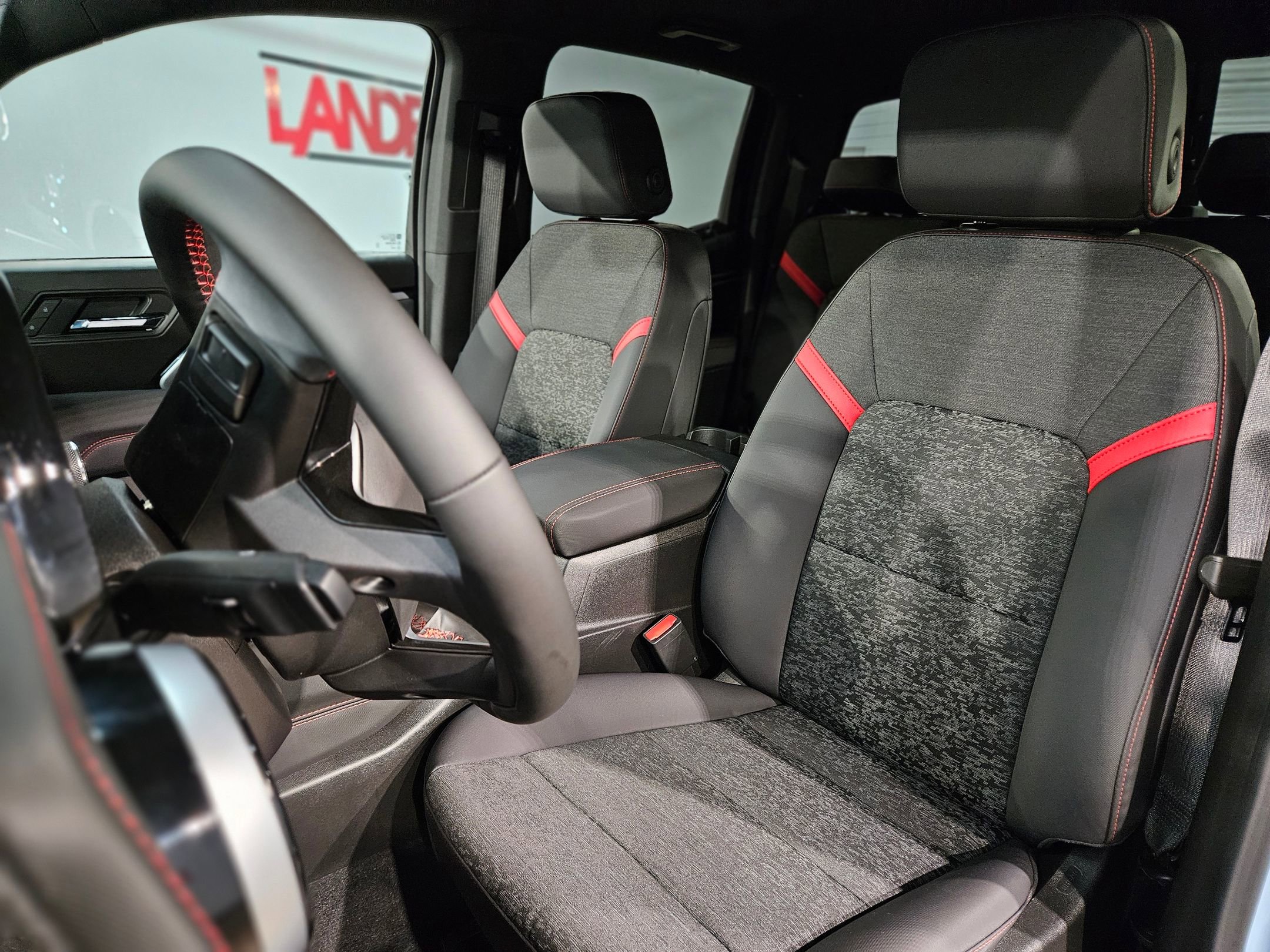 Used 2025 Chevrolet Colorado Z71 image 24