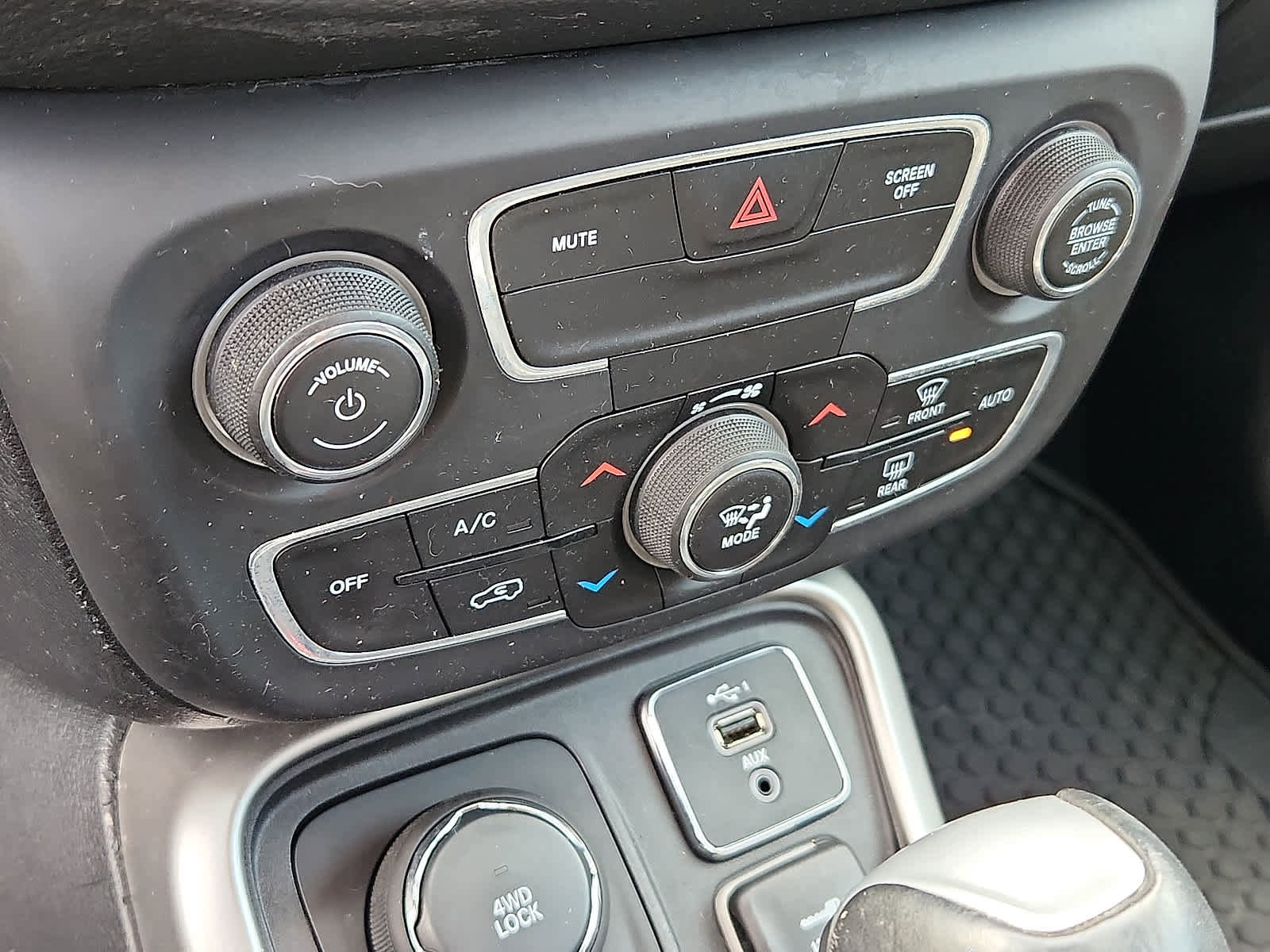 Used 2019 Jeep Compass Latitude w/ Popular Equipment Group image 17