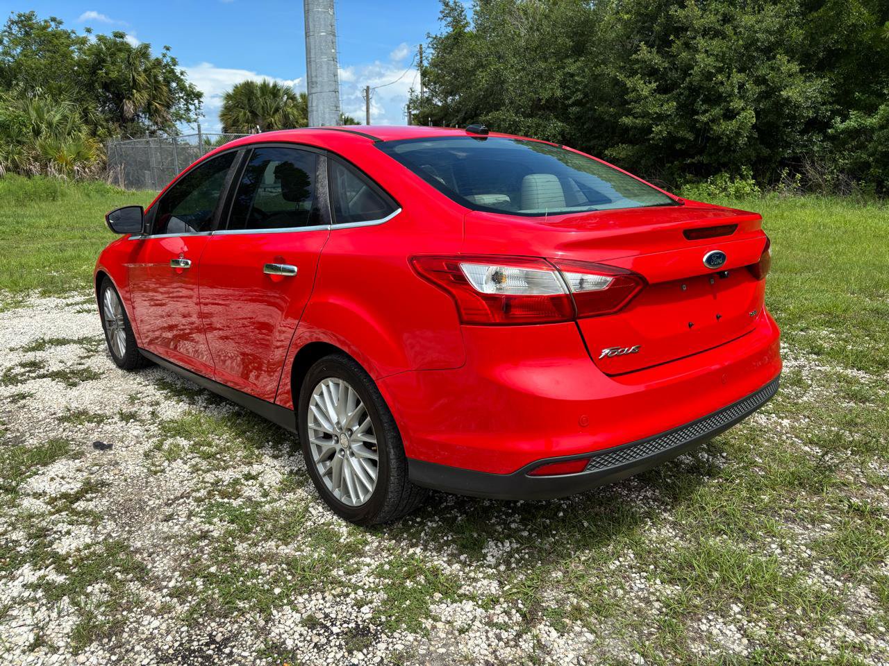 Used 2012 Ford Focus SEL FWD image 3