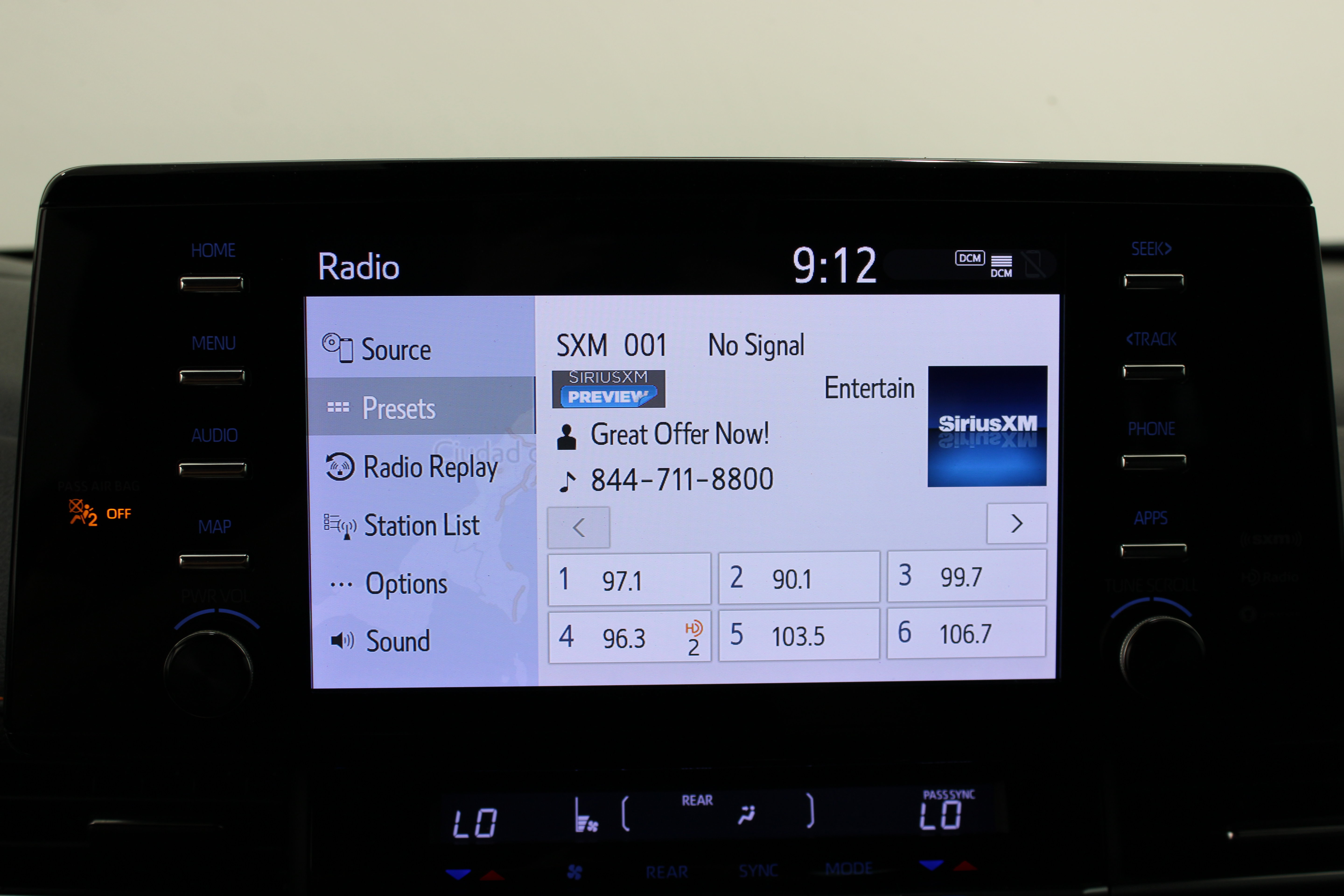 Used 2023 Toyota Sienna XSE FWD image 19