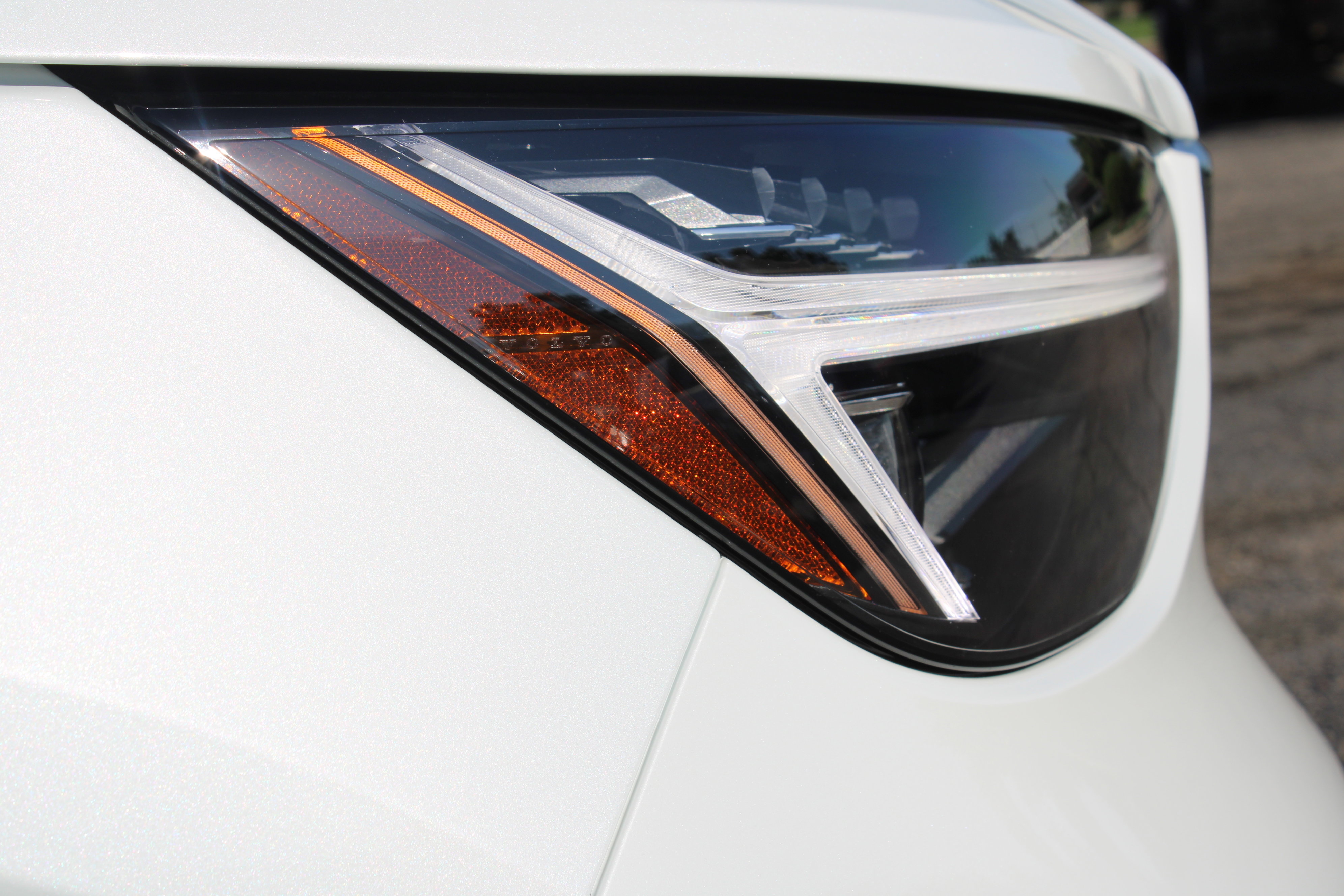 New 2025 Volvo XC40 B5 Plus w/ Protection Package Premier image 55