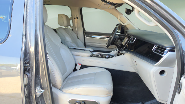 Used 2022 Jeep Wagoneer Series III AWD/4WD image 14