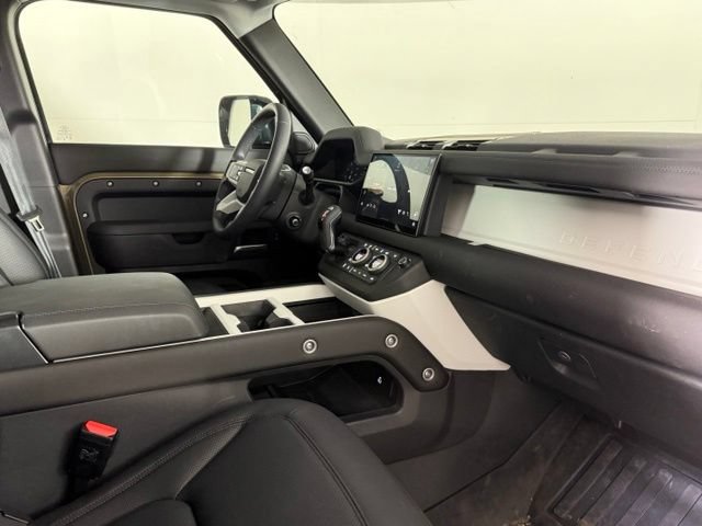 Certified 2025 Land Rover Defender 110 S AWD/4WD image 33