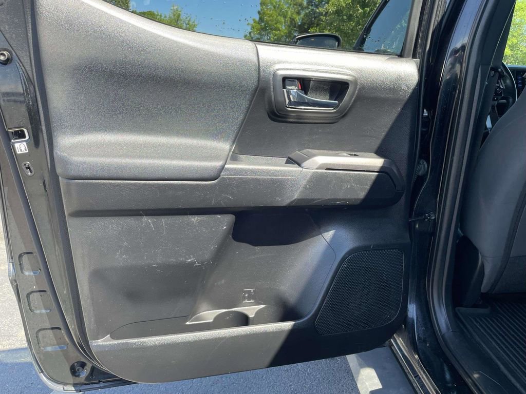 Used 2019 Toyota Tacoma TRD Sport AWD/4WD image 18