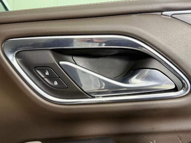 Used 2023 GMC Yukon XL SLT image 32
