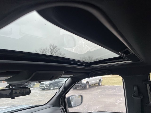 Used 2022 Nissan Frontier PRO-4X image 9