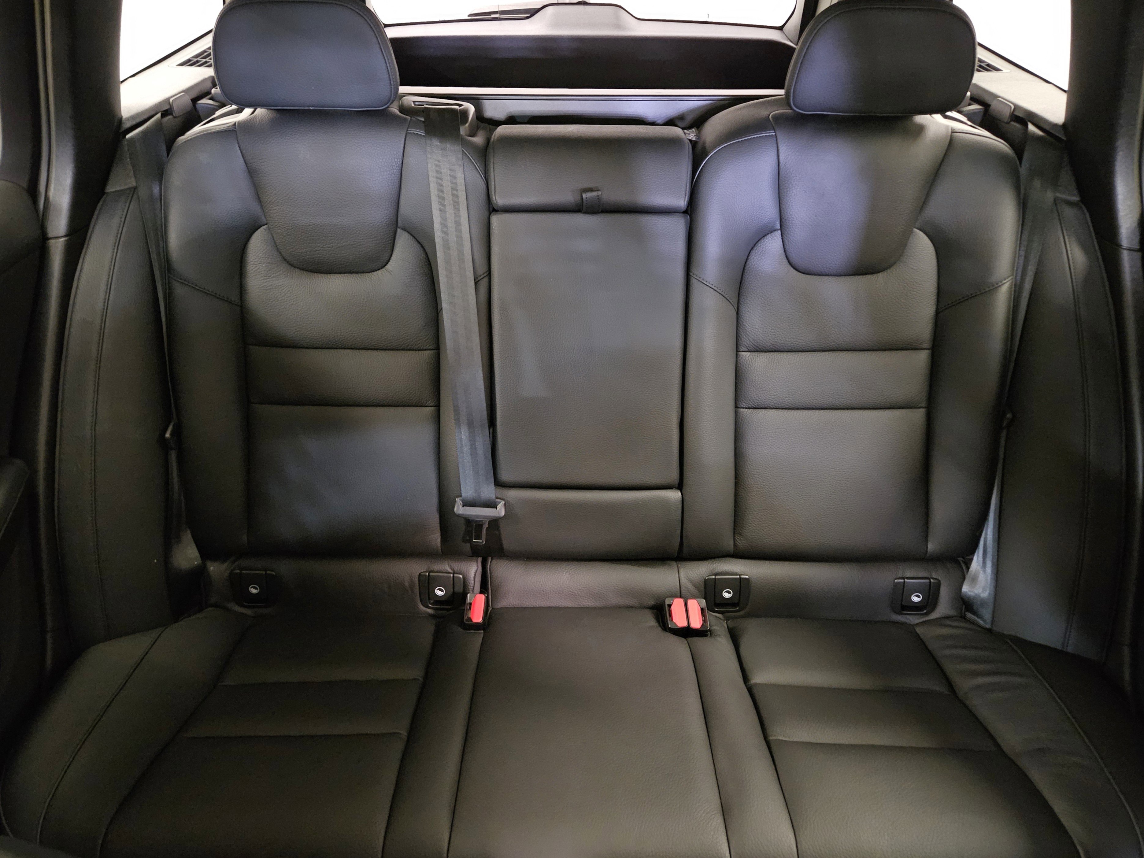 Used 2024 Volvo V60 B5 Cross Country Plus image 36