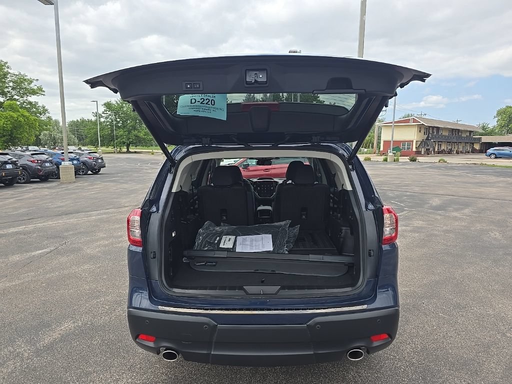 Certified 2025 Subaru Ascent Bronze Edition AWD/4WD image 8
