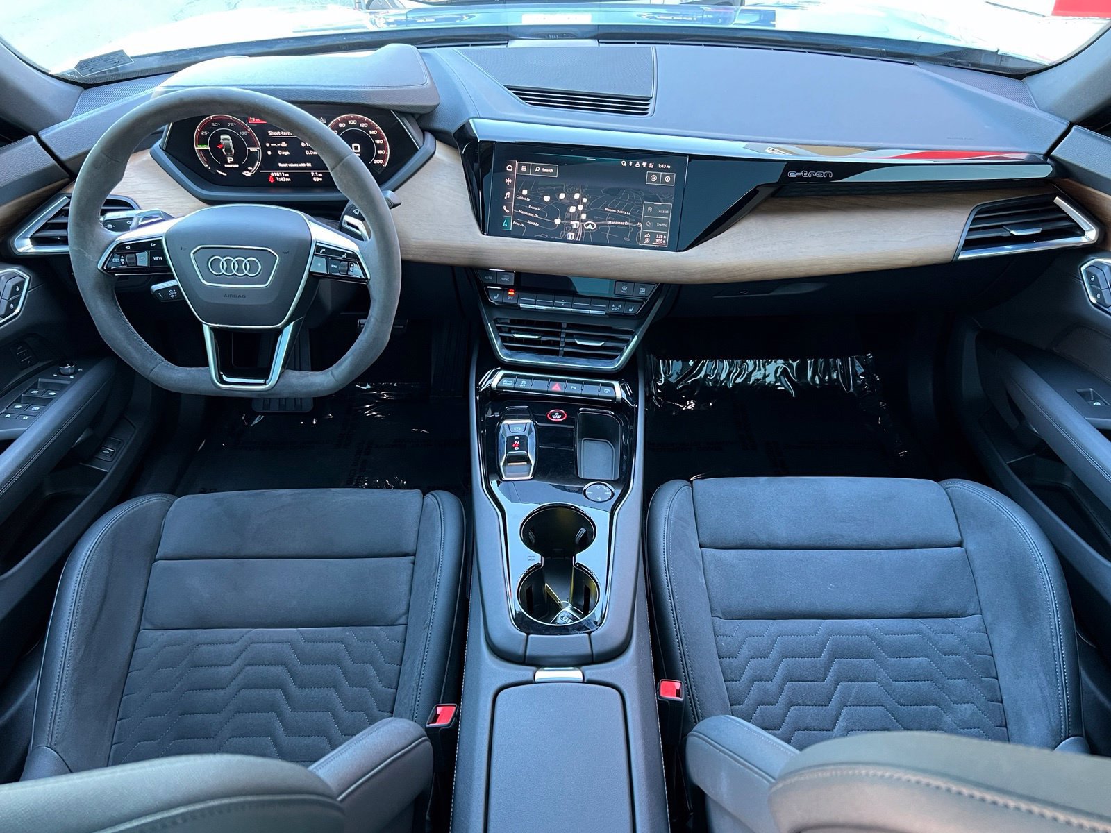 Used 2023 Audi e-tron GT Premium Plus AWD/4WD image 2