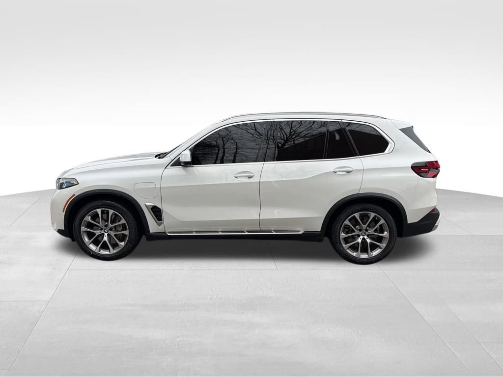 Used 2025 BMW X5 xDrive50e image 2