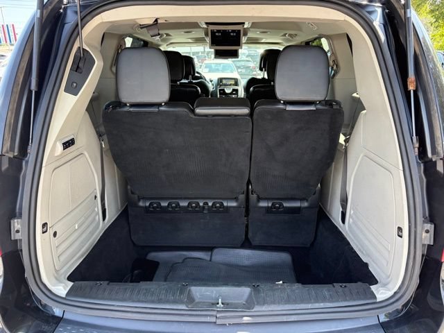 Used 2015 Chrysler Town & Country Limited Platinum FWD image 28