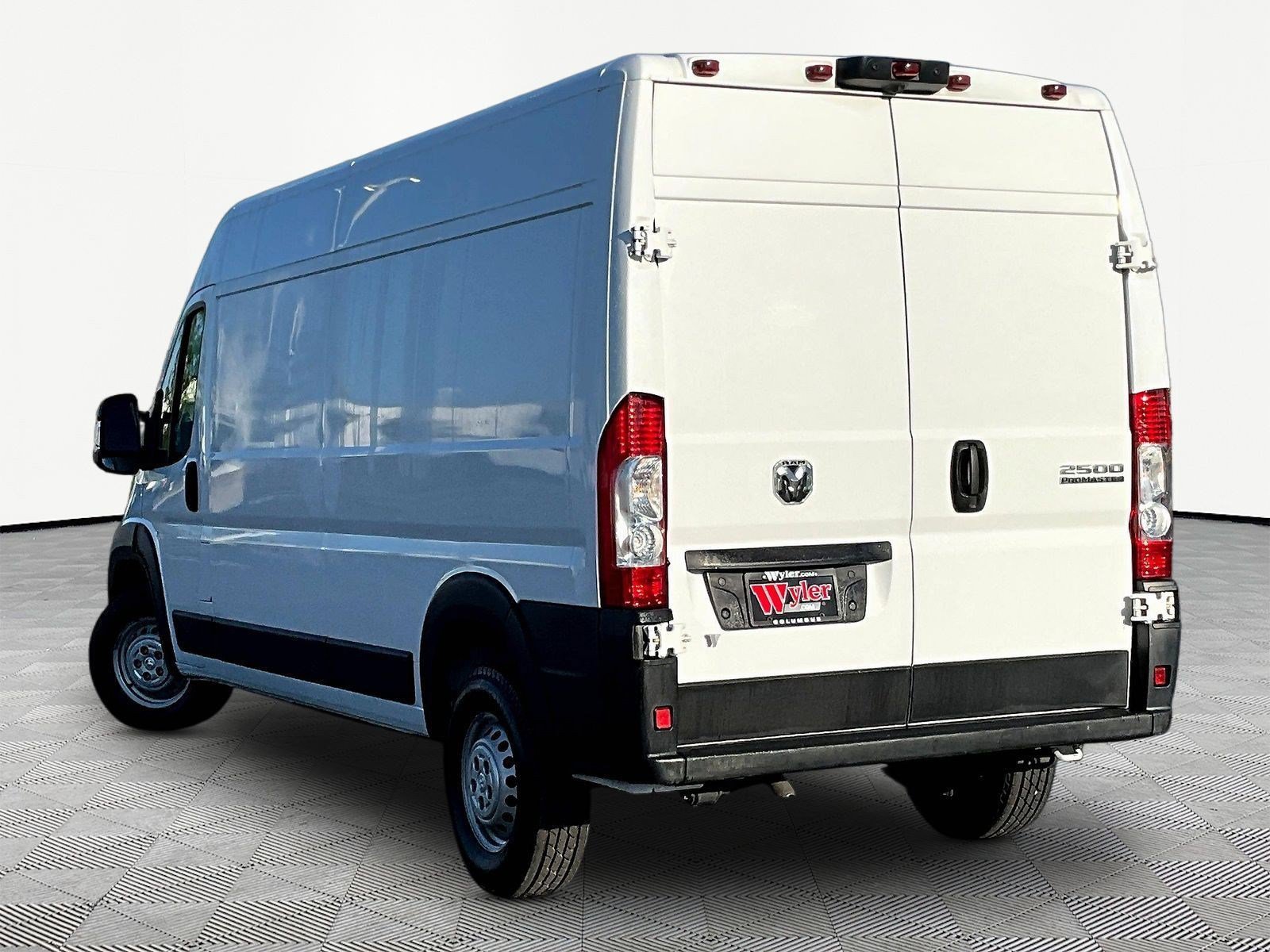 Used 2024 RAM ProMaster 2500 w/ Convenience Group FWD image 4