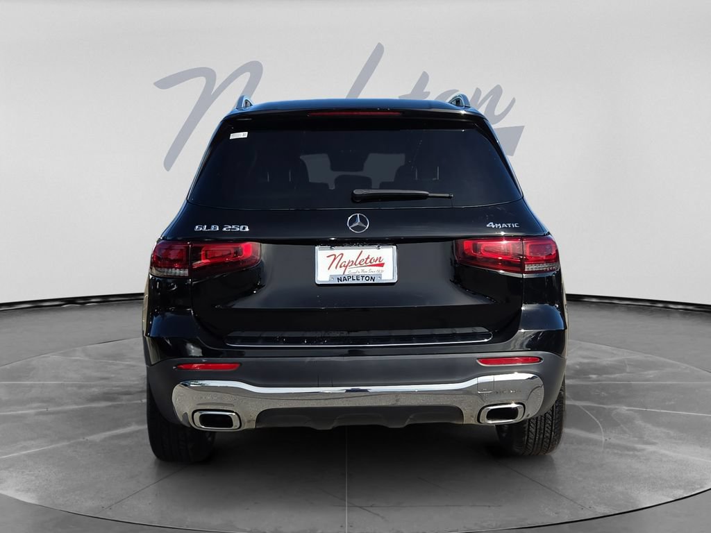 Used 2023 Mercedes-Benz GLB 250 4MATIC w/ Premium Package image 7