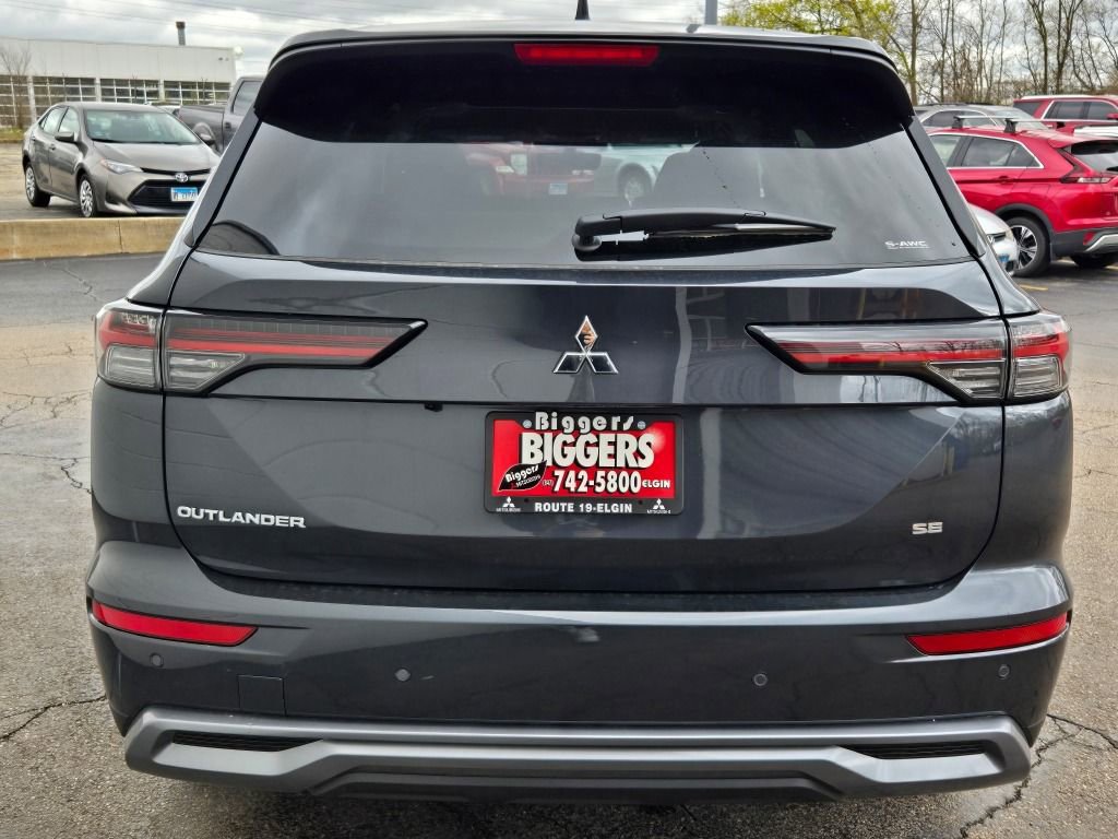 New 2025 Mitsubishi Outlander SE image 13