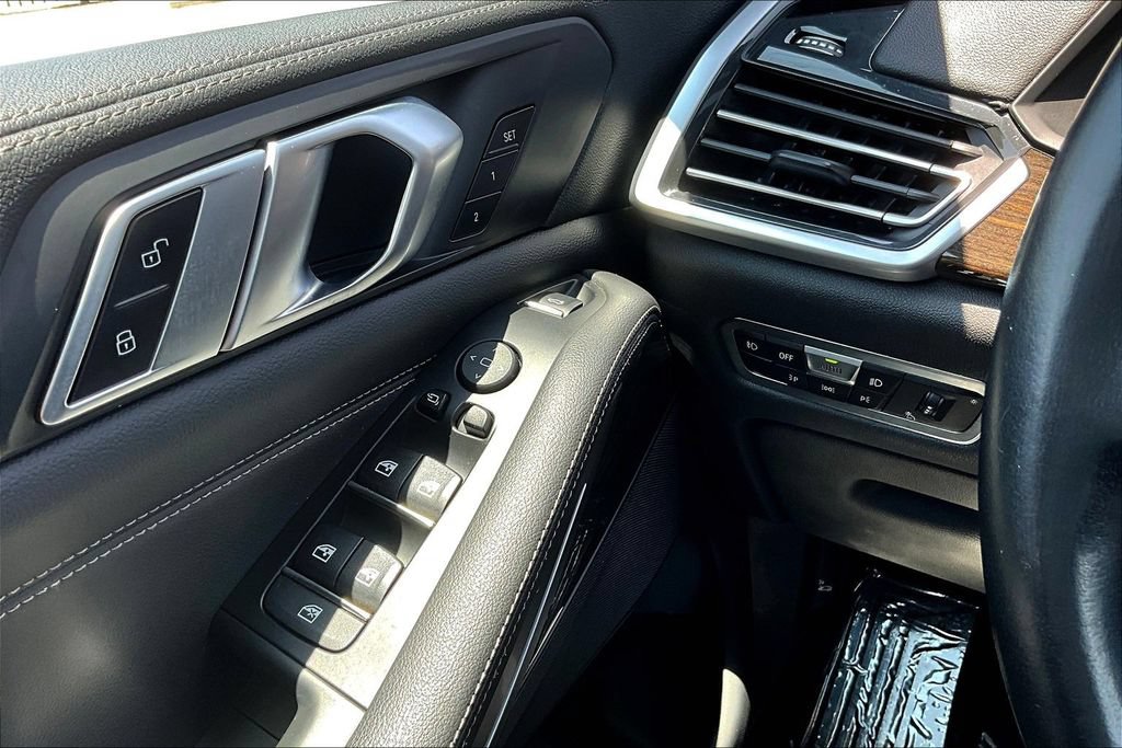 Used 2020 BMW X5 sDrive40i w/ Premium Package RWD image 16